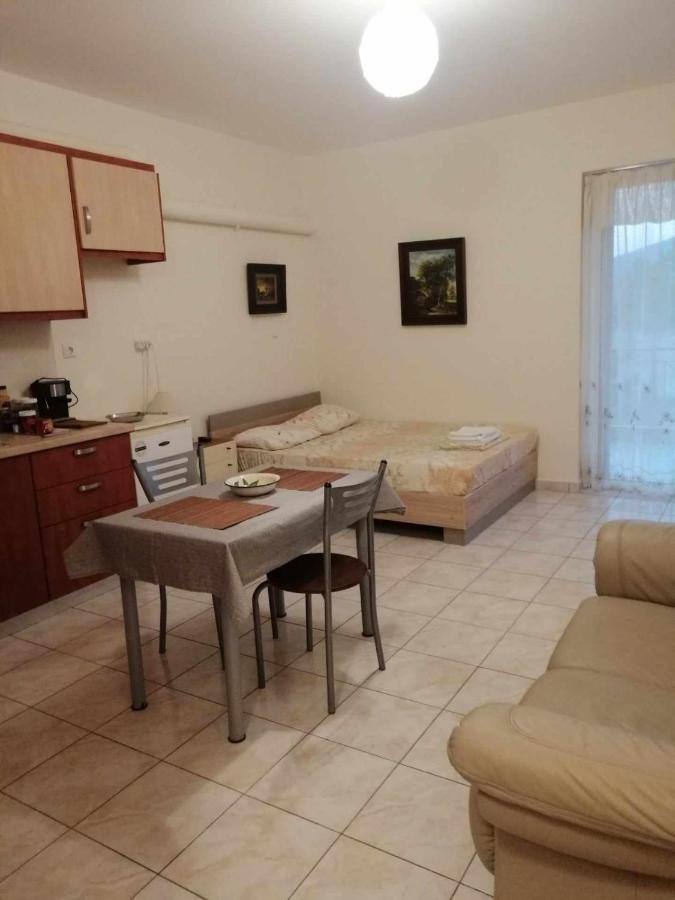 Gallery Suites "Athina" Mesolóngion Екстериор снимка